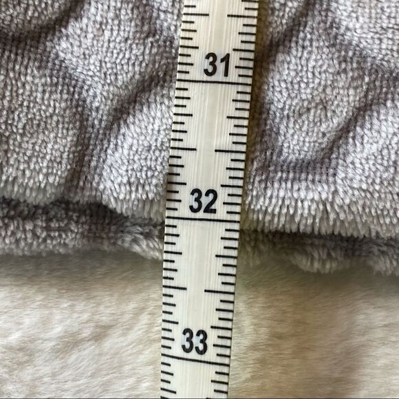 Disney Gray Faux Fur Embossed Design Hooded Night Gown Size Medium - Picture 9 of 10